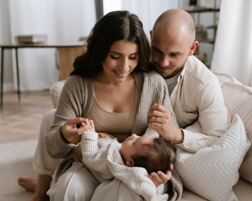 Příručka pro nastávající rodiče pomáhá s orientací v systému dávek